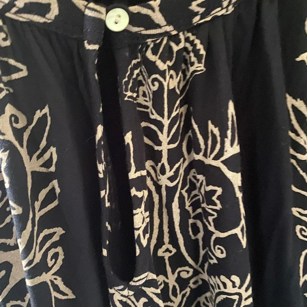 Lucky Brand Women's Long-Sleeved Top Size 2X Black‎ Beige Buttoned-Keyhole